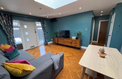 Longthornton Casa | Streatham House - 2 Bedroom - Sleeps 6 - Free WiFi
