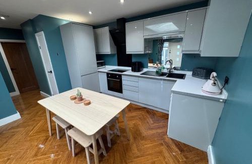 Longthornton Casa | Streatham House - 2 Bedroom - Sleeps 6 - Free WiFi