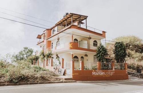 Santiago Cabina | Strela Mountain Lodge