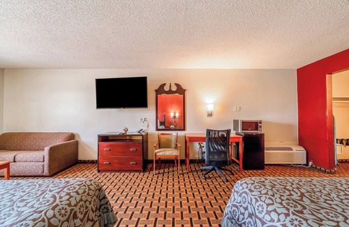 Vernon Hotel | Stress-Free Stay Near Gas Stations – Spacious Room with Parking Included