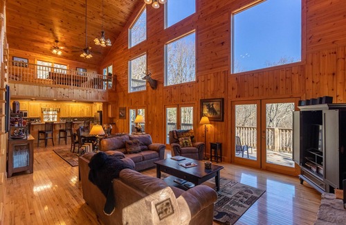 Apple Ridge Cabina | Stress Re-Leaf - Blowing Rock Cabin with great view, hot tub, pool table