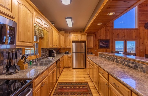 Apple Ridge Cabina | Stress Re-Leaf - Blowing Rock Cabin with great view, hot tub, pool table