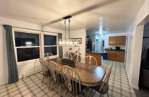 Leeds Casa | Stretch and Space Out on 40 Acres