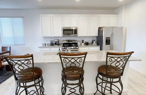 Tucson Casa | Striking 4 BD, 3 BA New Home Has It All