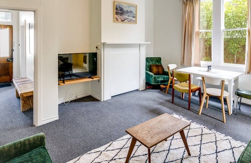 Ahuriri Casa | STRIKING CHARM – NAPIER HOLIDAY HOME, family friendly in Ahuriri