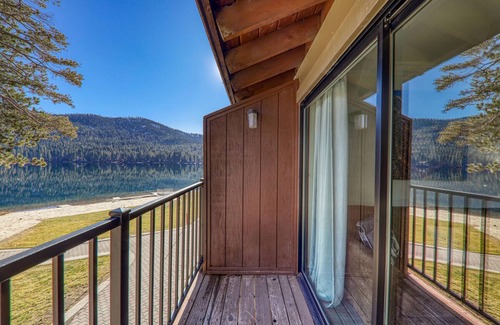 Truckee Condominio | Striking King Studio w/Partial Lake View #242 at Donner Lake Village