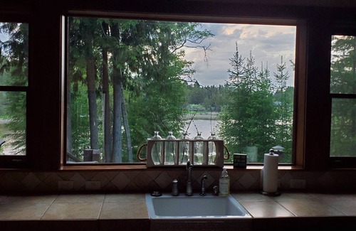 Comeback Bay Casa | Striking LAKEFRONT home w/ hot tub, dock, highspeed WIFI & week/month discounts