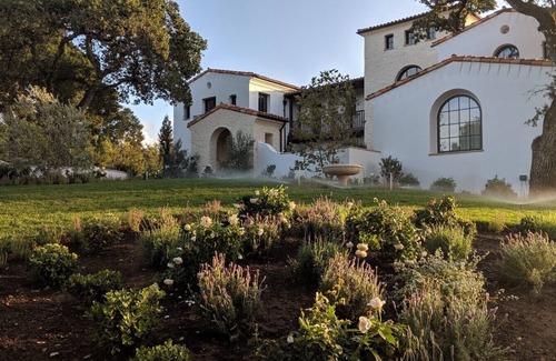 Woodside Apartamento | Strikingly elegant, exquisite & estately Villa!