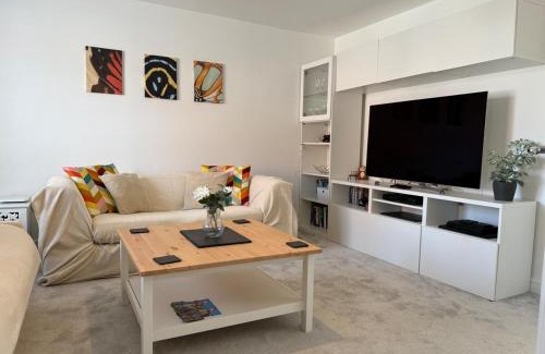 Clyst St Mary Casa | Strikingly Stylish Exeter Retreat - Modern 3-Bed