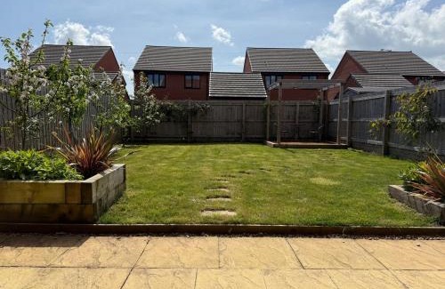 Clyst St Mary Casa | Strikingly Stylish Exeter Retreat - Modern 3-Bed