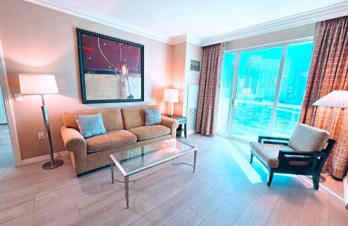 Las Vegas Apartamento | Strip & Sphere view - Separate Living room - 2 Full Bath - Full Kitchen - Balcony - 900 sqft - MGM Signature