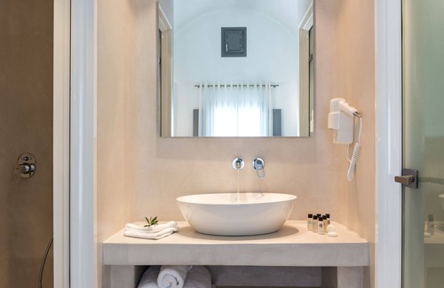 Kamari Hotel | Strogili Hotel - Adults Only