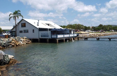 Surfside Casa | Stroll to beach and Mangrove walk Fisherman's paradise