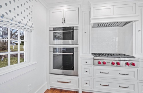 Chatham Casa | Stroll to Chatham's Popular Shops & Dining / Or Walk to Andrew Hardings Beach from This NEW Impeccable Compound