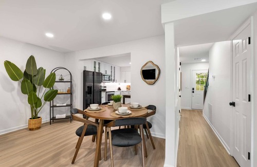 Alpharetta Casa | Stroll to Downtown Alpharetta & Avalon Shops