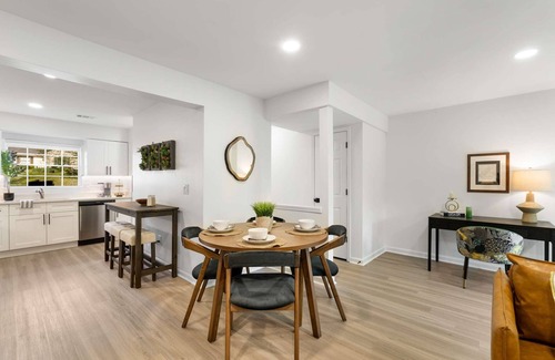 Alpharetta Casa | Stroll to Downtown Alpharetta & Avalon Shops