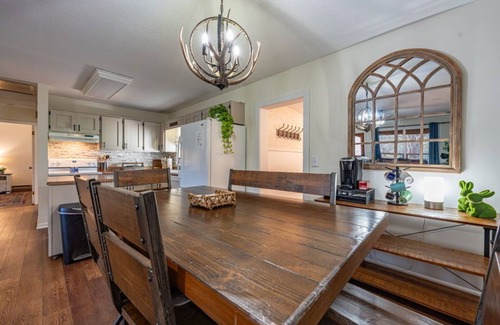 West Jefferson Casa | 3 Beds / 1 Bath - Stroll into Downtown WJ & to the Park!