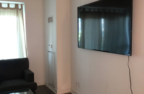 Humber Bay Condominio | Stronger King Size Bed, 750 Mbps Unlimited Internet.Close to Downtown Toronto