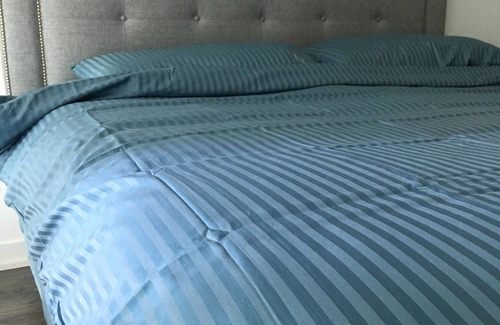 Humber Bay Condominio | Stronger King Size Bed, 750 Mbps Unlimited Internet.Close to Downtown Toronto
