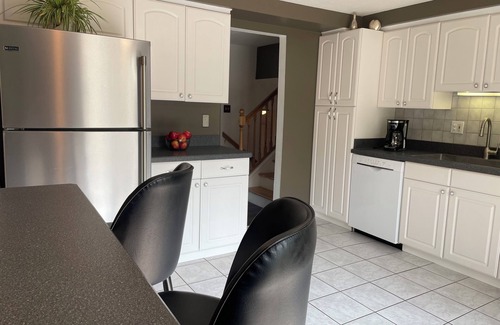 Strongsville Casa | Strongsville oasis inground pool 6 person hot tub, getaway close to it all