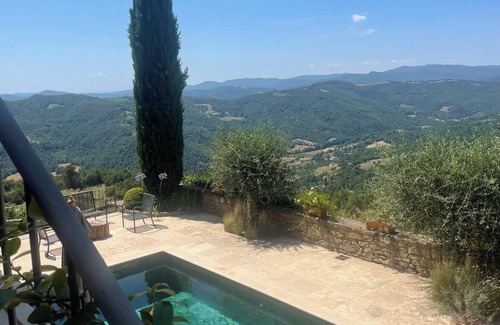 Monte Santa Maria Tiberina Casa | Stunning Luxury House (Lower 2 Floors) with Amazing Views & Pool in green Marble