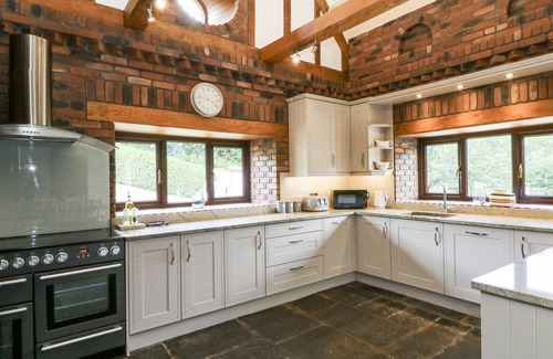 Tirabad Cabaña | STUD FARM HOUSE, pet friendly, luxury holiday cottage in Knighton