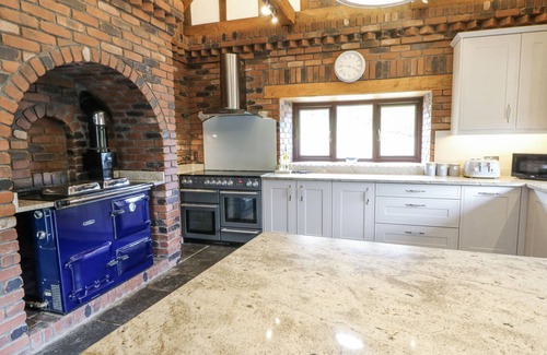 Tirabad Cabaña | STUD FARM HOUSE, pet friendly, luxury holiday cottage in Knighton