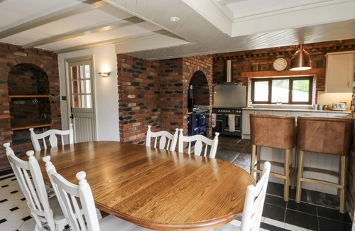 Tirabad Cabaña | STUD FARM HOUSE, pet friendly, luxury holiday cottage in Knighton