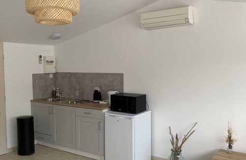 Saint-Saturnin-les-Avignon Apartamento | Studio Le soleil couchant, in Provence near Avignon