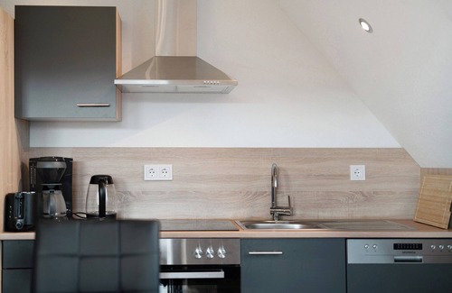 Koenigsfeld im Schwarzwald Apartamento | Apartamento estudio 'Ferienwohnung Maurer' con jardín compartido, balcón y Wi-Fi