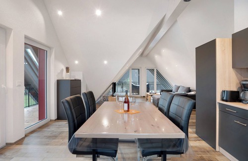 Koenigsfeld im Schwarzwald Apartamento | Apartamento estudio 'Ferienwohnung Maurer' con jardín compartido, balcón y Wi-Fi