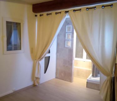 Sainte-Anastasie-sur-Issole Apartamento | Studio magnolia