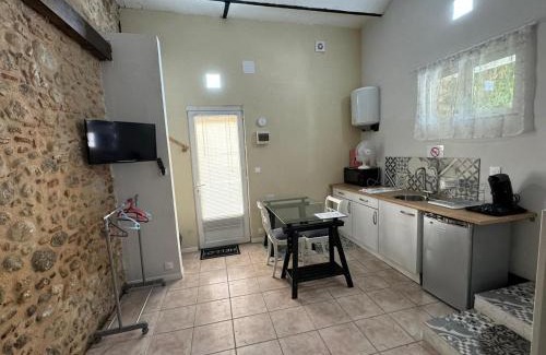 Le Boulou Apartamento | Studio à Le Boulou centre ville- pour 2 - petit prix- Juillet-aout réservation d'1 semaine minimum-check in 17-19h