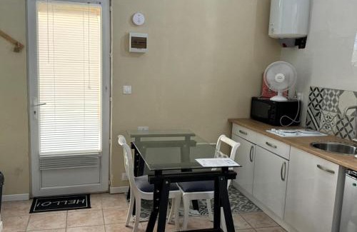 Le Boulou Apartamento | Studio à Le Boulou centre ville- pour 2 - petit prix- Juillet-aout réservation d'1 semaine minimum-check in 17-19h