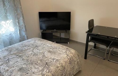 Mantes-la-Jolie Apartamento | Studio 005