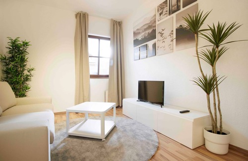 Prutz Apartamento | Studio 1 in Prutz: Cozy, with terrace, family and pet friendly.
