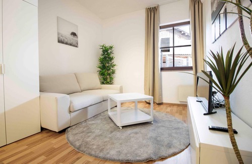 Prutz Apartamento | Studio 1 in Prutz: Cozy, with terrace, family and pet friendly.