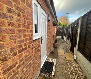 Staines Apartamento | Studio-1-Staines/Heathrow/London-own entrance