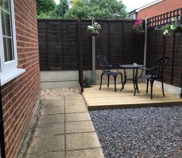 Staines Apartamento | Studio-1-Staines/Heathrow/London-own entrance