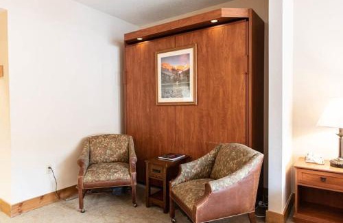 Crested Butte Casa | Studio 107 at Perfect Location w Pool & Hot Tub