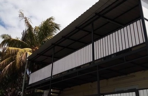 Mahebourg Apartamento | estudio con cocina y baño equipados, piscina comunitaria y lavadora.