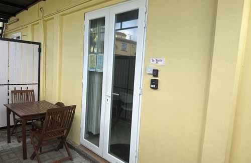 Mahebourg Apartamento | estudio con cocina y baño equipados, piscina comunitaria y lavadora.