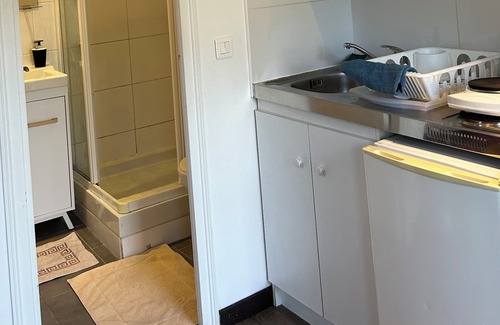 Velizy-Villacoublay Apartamento | Studio 17m au Fond du Jardin, Très Calme , 10 min de Château de Versailles,