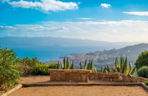 Alata Apartamento | Studio 2 avec piscine & vue sur la baie d'Ajaccio
