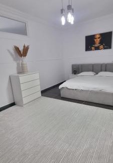 Tirgu Neamt Apartamento | Studio 2