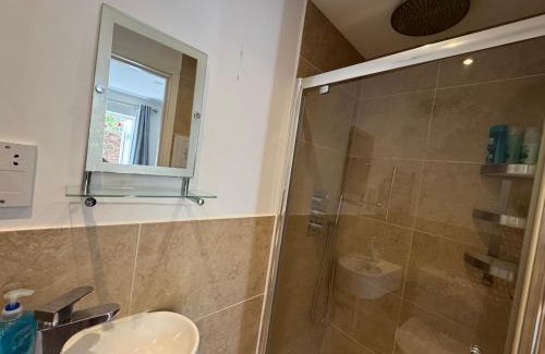 Staines Apartamento | Studio-2 Staines,Heathrow, London-own entrance