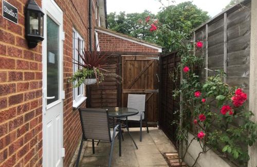 Staines Apartamento | Studio-2 Staines,Heathrow, London-own entrance