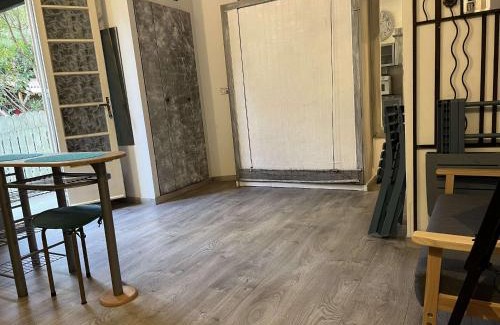 Amelie-les-Bains-Palalda Apartamento | Studio 20m² avec balcon, jardinet, et WiFi au centre d'Amélie-Les-Bains - FR-1-659-80
