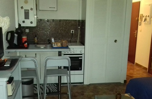 Hyeres City Centre Apartamento | Estudio de 21m2 en segunda planta con dos personas.