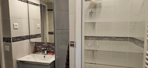 Petit-Ivry Apartamento | STUDIO 22M2 A IVRY/SEINE-A 200 METRES DE PARIS. PROCHE METRO 7